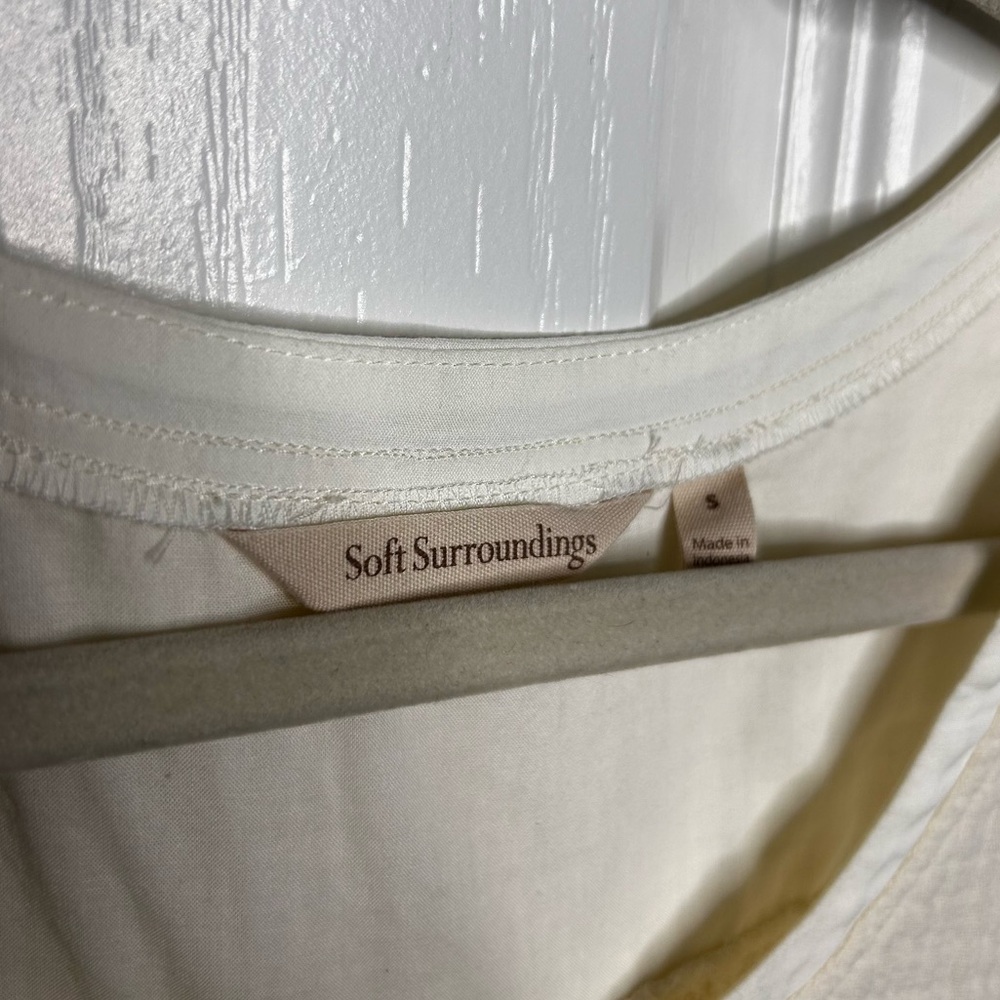 Soft Surroundings Women’s Cream Round Neck Tank Top Size Small Cotton Button - Picture 3 of 7